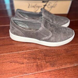 Vintage 7-Eight Slip-On Sneakers- Size 7.5